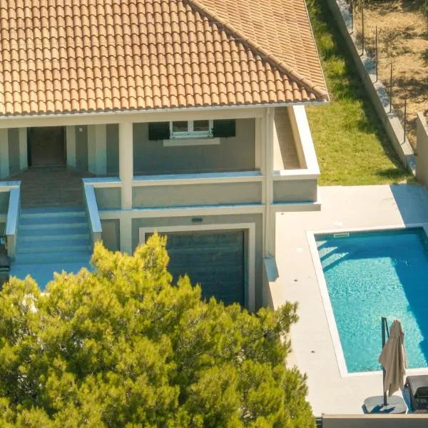 Antimo Villas - Alaya Private Villa with Pool，位于Lagópodhon的酒店