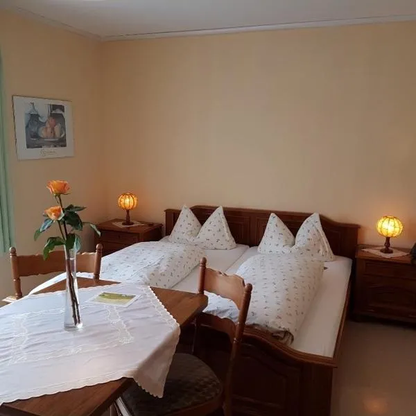 Gasthaus Decker，位于Mittenaar的酒店