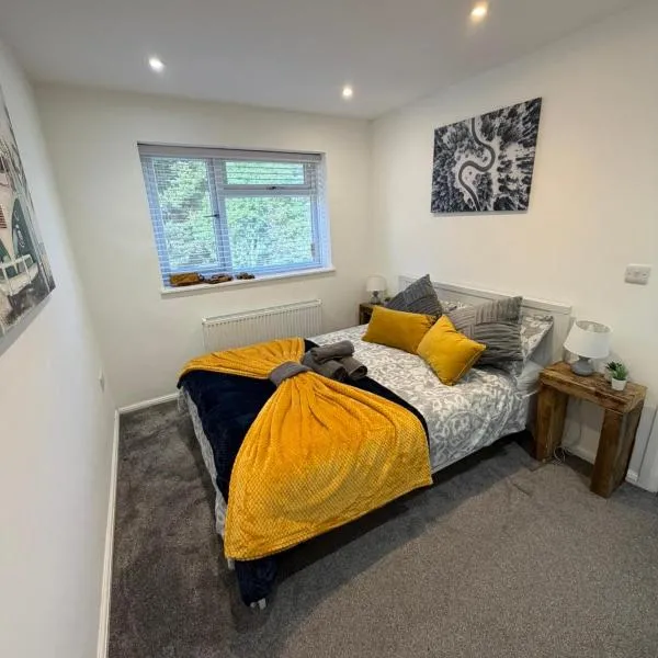 Stylish Charming London Flat Ruislip -Free Parking,位于莱斯里普的酒店