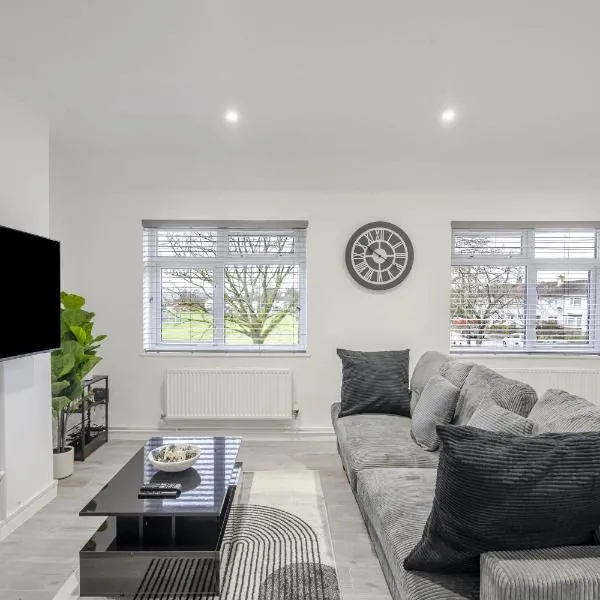 Chic & Cosy 2 Bed Maisonette with Freeparking near Chelmsford City Centre,位于切姆的酒店