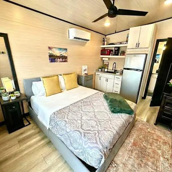 Teeny Teton Home with Panoramic View，位于Cache的酒店