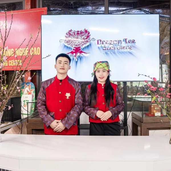 The Legend of Dragon Tea Suoi Giang，位于Văn Chấn的酒店
