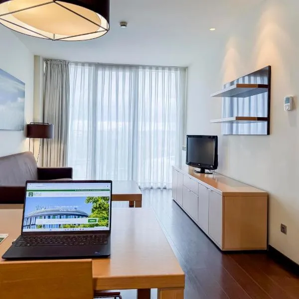 Hotel Jardines de Uleta Suites，位于维多利亚-加斯特伊兹的酒店