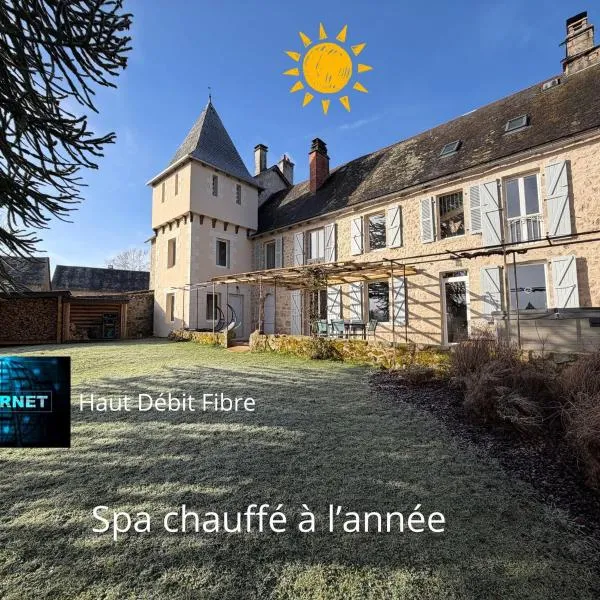 Gîte Spa Privatif & Cheminée Idéal Couples & Familles，位于La Roche-Canillac的酒店