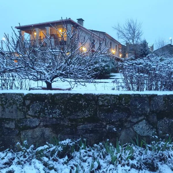 阿罗雅米奥托帕索斯旅馆，位于Cea的酒店