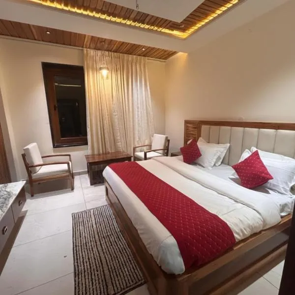 Hotel Kartikey Near Jio Centre，位于Sundarnagar的酒店