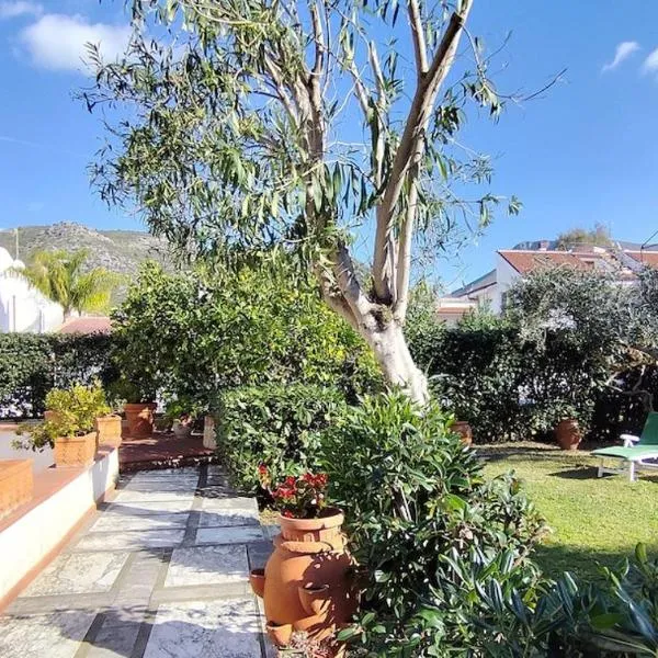 Villa 120m dal Mare - WiFi, Giardino, Posto auto Privato，位于斯佩隆加的酒店