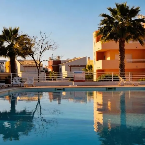 Terraços Vista Mar Royal Cabanas，位于卡巴纳斯·德·塔维拉的酒店