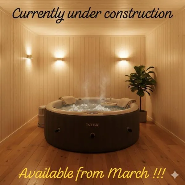 Cosy 2 Bedroom Coastal Retreat with Sea Views and a Private Indoor Hot Tub，位于马盖特的酒店