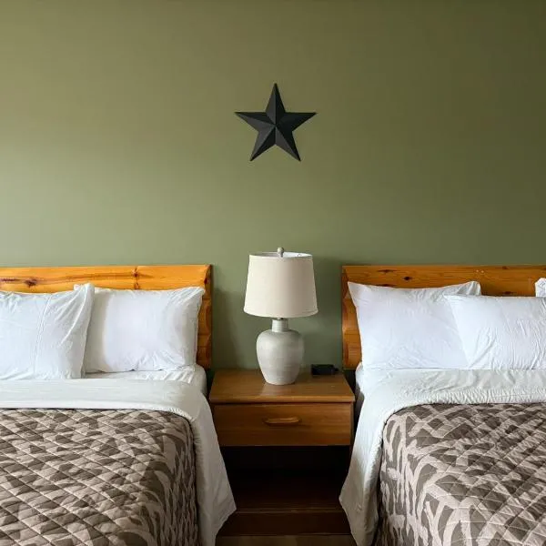 The Trail Inn - Grantsburg, WI - 703 WI-70，位于Grantsburg的酒店