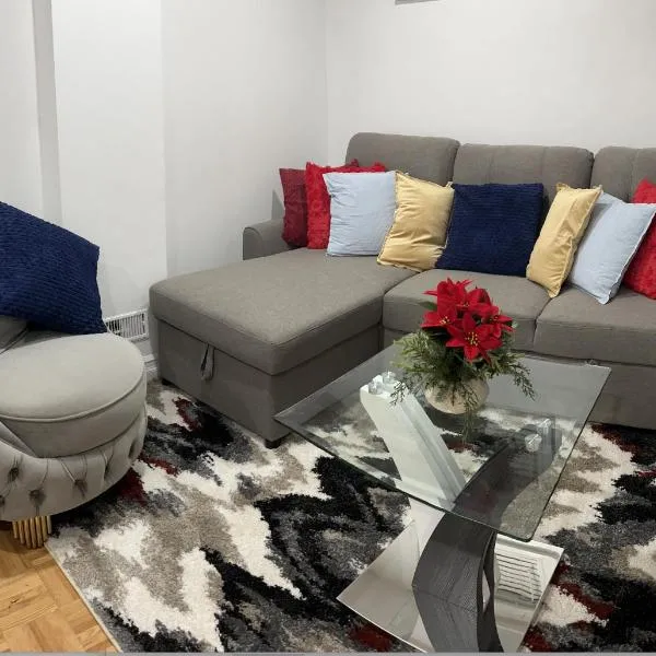 Brand New Comfortable and Cozy Apartment near the Airport,位于多伦多的酒店