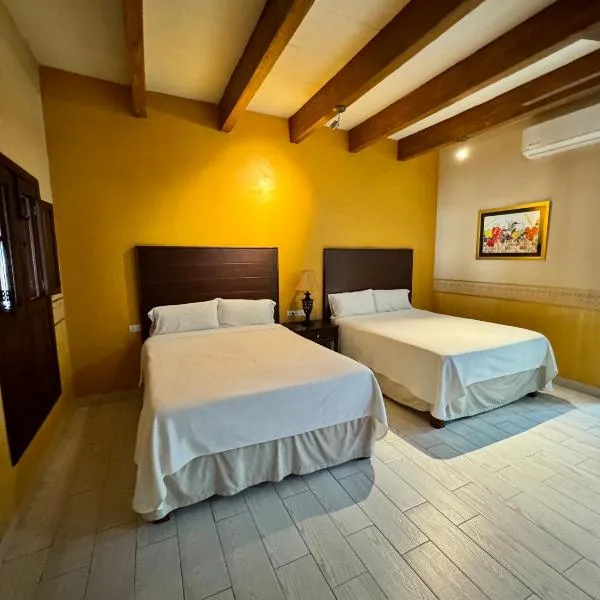 Hotel Real de los Alamos，位于阿拉莫斯的酒店