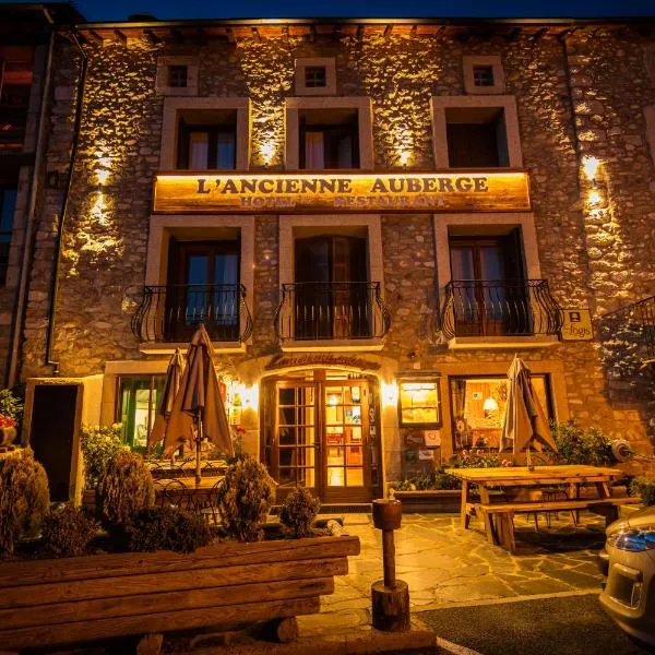 Logis Hôtel Restaurant L'ancienne Auberge，位于La Llagonne的酒店