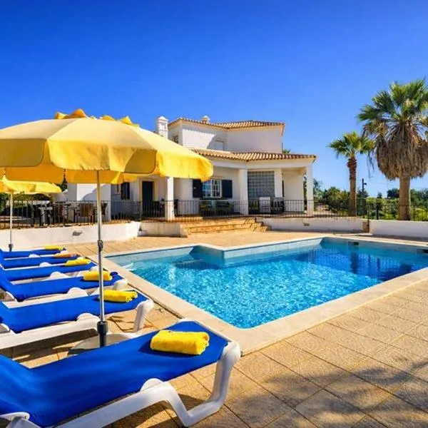 Abby - Private Pool - 11 Guests - Albufeira，位于阿尔布费拉的酒店