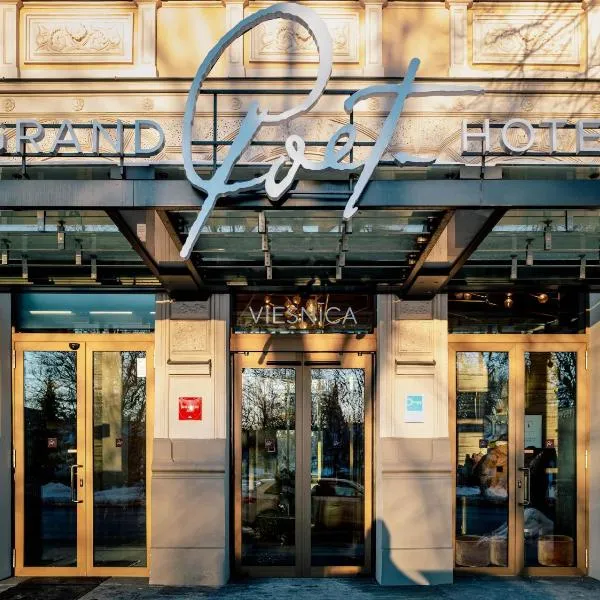 Grand Poet Hotel and SPA by Semarah，位于里加的酒店