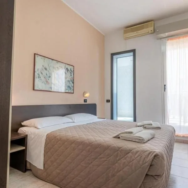 Hotel Villa Dina，位于里米尼的酒店