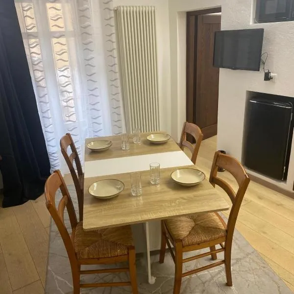 La Casa dei Nuovi Mondagli，位于萨卢佐的酒店