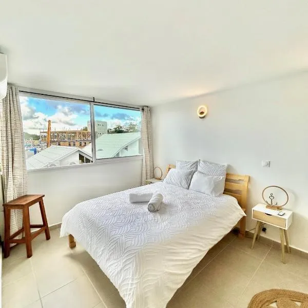 Vue mer sur la Marina, Le Juliana，位于皮特尔角城的酒店