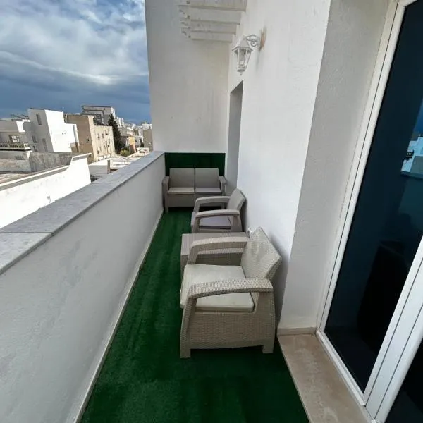 Cosy Apartment with Terrace, BBQ & Open View，位于苏塞的酒店