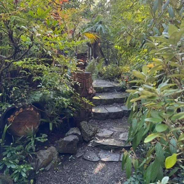 Magnolia Petal Accommodation，位于Salt Spring Island的酒店