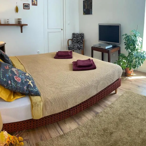 Suite - Chambre Cherry Plum，位于库洛米耶的酒店
