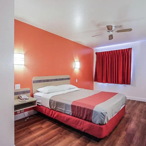 尼法6汽车旅馆，位于尼法的酒店