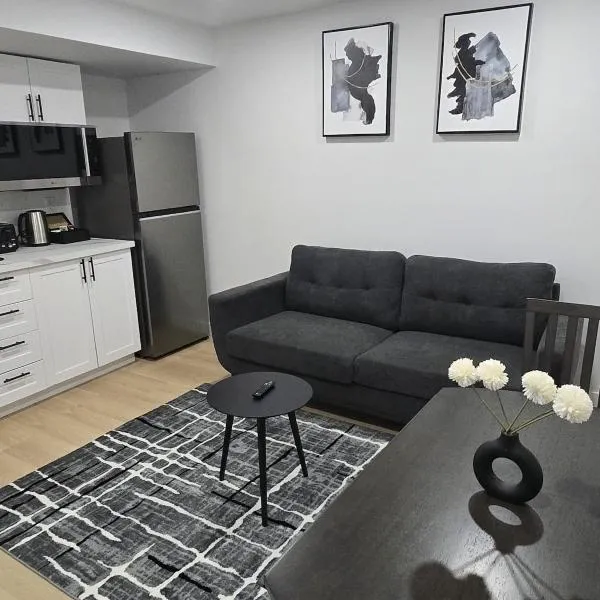 Cozy 1-Bedroom Suite Winnipeg，位于温尼伯的酒店