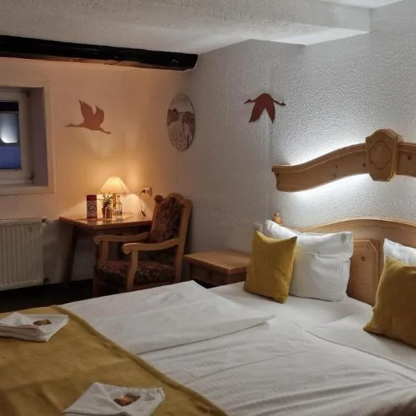 阿蒙市场及啤酒屋斯特库酒店，位于乌埃克尔明德的酒店