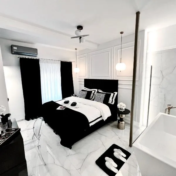Black & White Luxury Living，位于卡泰里尼的酒店