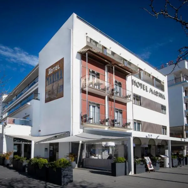Hotel Marina，位于罗萨斯的酒店