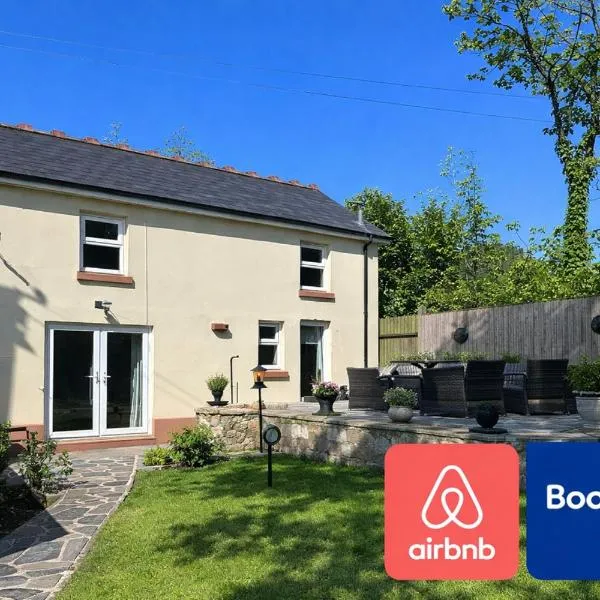 Gardener's Cottage Carmarthenshire Sleeps 5,位于Allt-Walis的酒店
