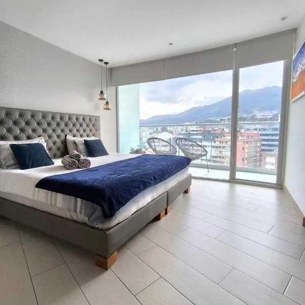 ONE Luxury Suite Super King Bed & Volcano View，位于基多的酒店