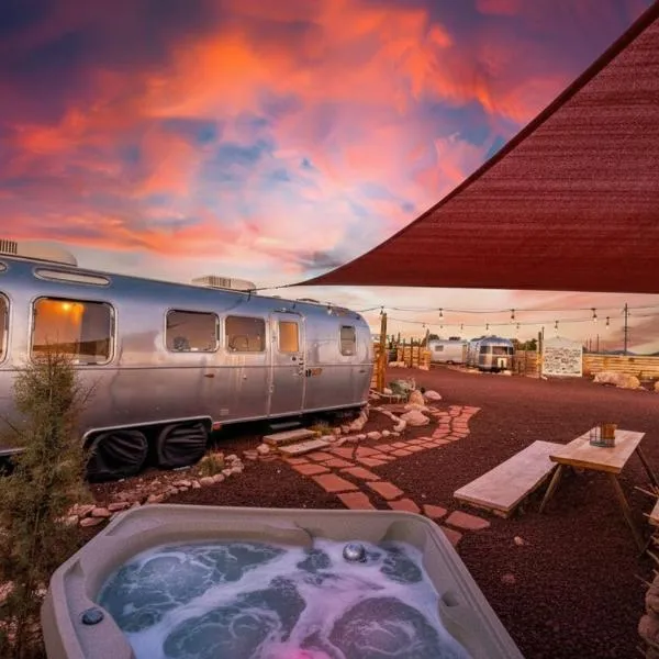 The Outpost Grand Canyon，位于威廉姆斯的酒店