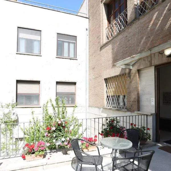 OSTELLO del Lago，位于格罗塔费拉塔的酒店