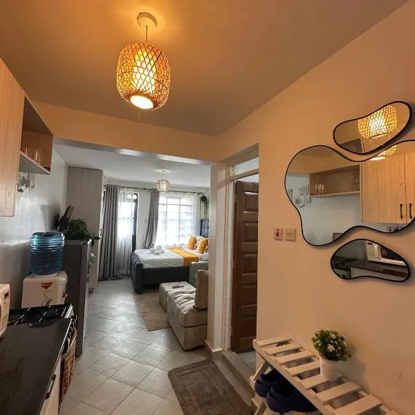 Modern Studio Near Transport with Private Balcony，位于Rungiri的酒店