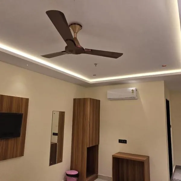 Hotel Sunrise，位于穆扎夫法尔普尔的酒店