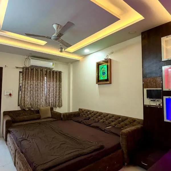 Shree Vaishnav Yatri Grah Near Mahakaleshwar Temple，位于乌贾因的酒店