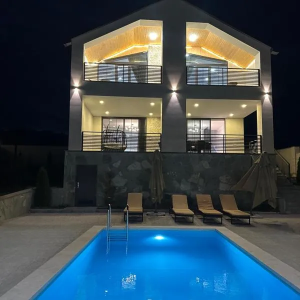 Dilijan Aqualin Villa - Heated pool, sauna and panoramic views，位于迪利然的酒店