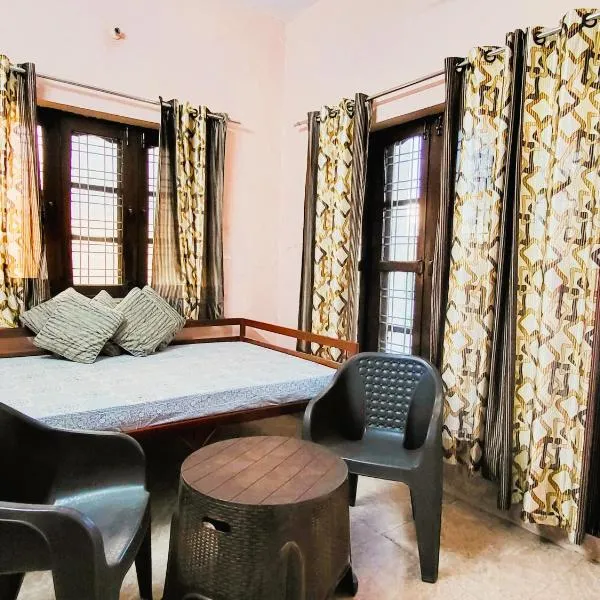 Peaceful Stay in Doon, Gateway to Mountains，位于德拉敦的酒店