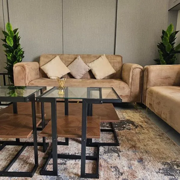 شقة فاخرة بغرفتين نوم وجلسة خارجية，位于哈伊勒的酒店