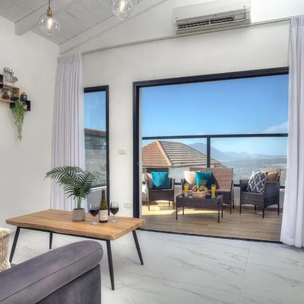 Nof Marom - apartment with shelter room נוף מרום -דירה עם חדר ממ"ד，位于萨法德的酒店
