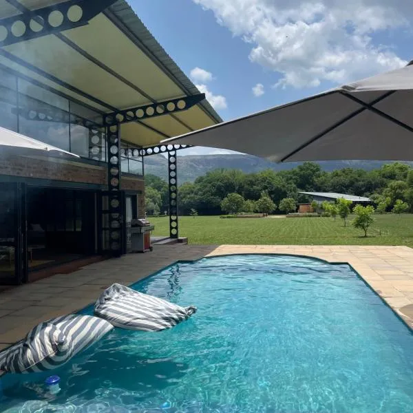 Hartbeespoort Escape Hot Tub and Mountain Views,位于Skeerpoort的酒店