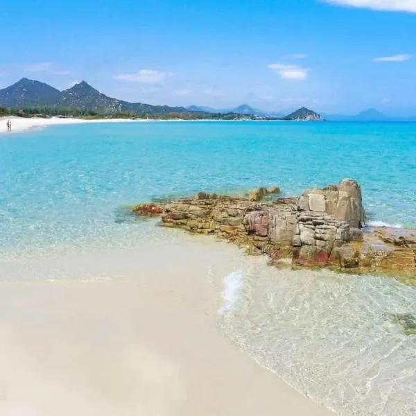 Villa Sarcapos Castiadas，位于卡斯蒂亚达斯的酒店