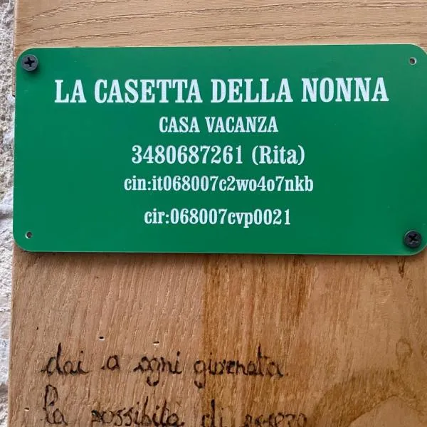 La casetta della nonna，位于卡拉马尼科泰尔梅的酒店