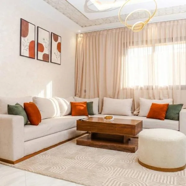 Stylish & Cozy Apartment with Modern Design，位于贝尼迈拉勒的酒店