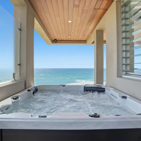 Serene Stay Breathtaking Beachfront with Spa，位于安特兰斯的酒店