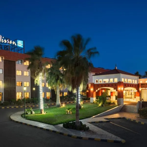 廷布丽笙酒店，位于Suwādah的酒店