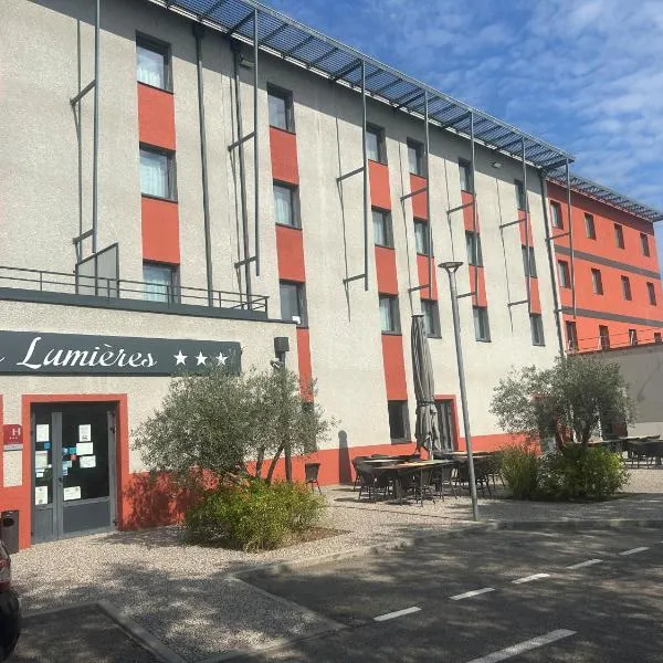 Hôtel des Lumières Lyon Meyzieu Arena Stadium，位于梅济约的酒店