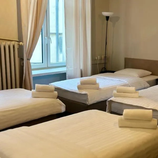 Hostel H360 - dawniej Hotelik Relax，位于罗兹的酒店