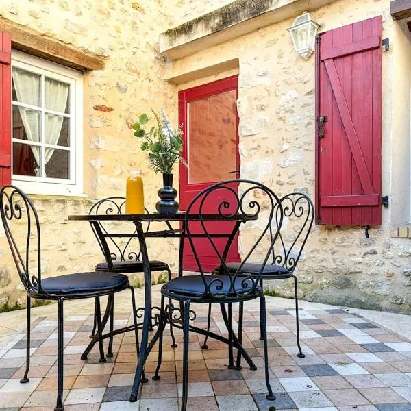 Charmante maison en coeur de village proche forêt Fontainebleau，位于Larchant的酒店